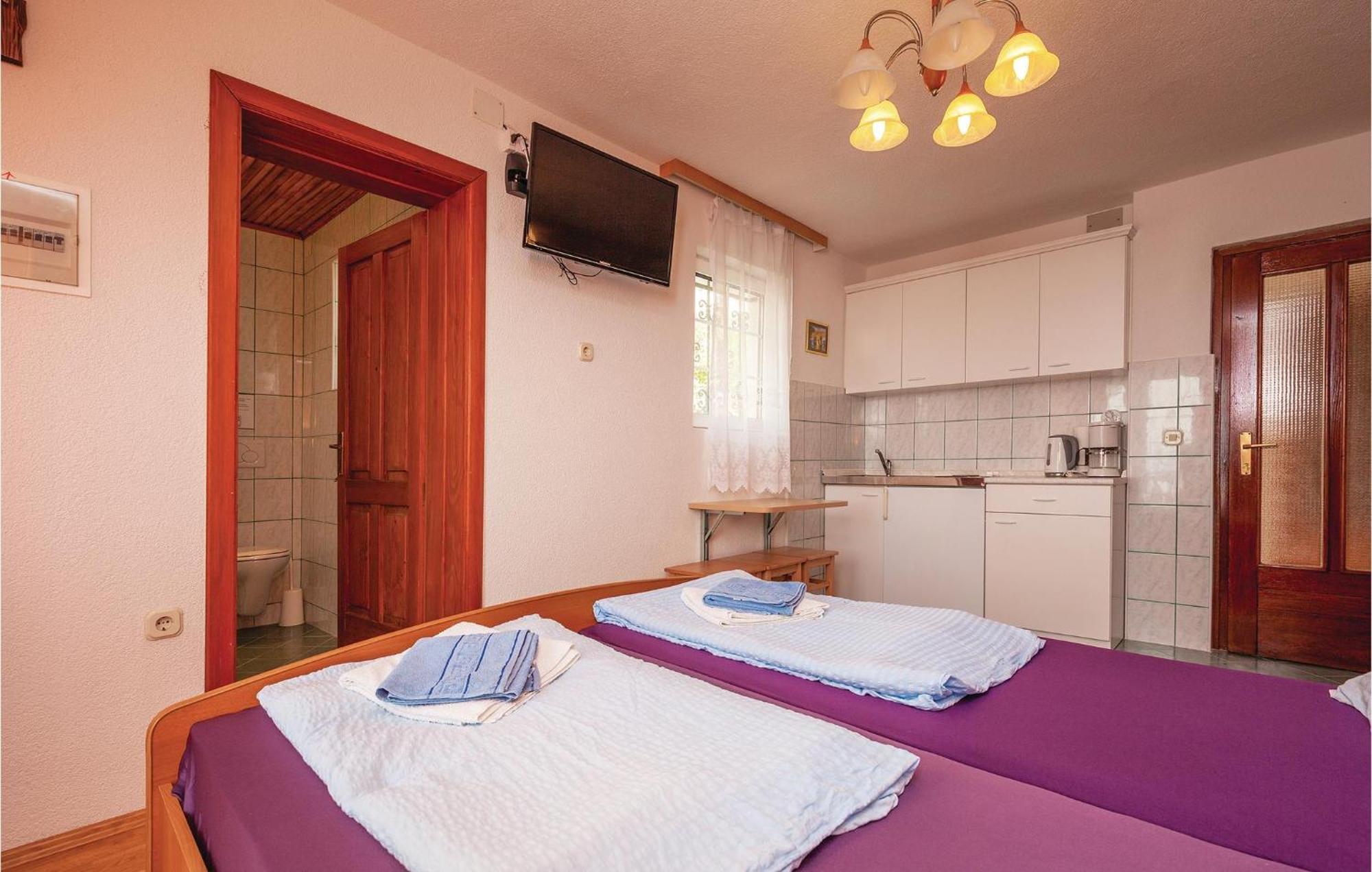 Nice Apartment In Crikvenica With Kitchen Exteriör bild