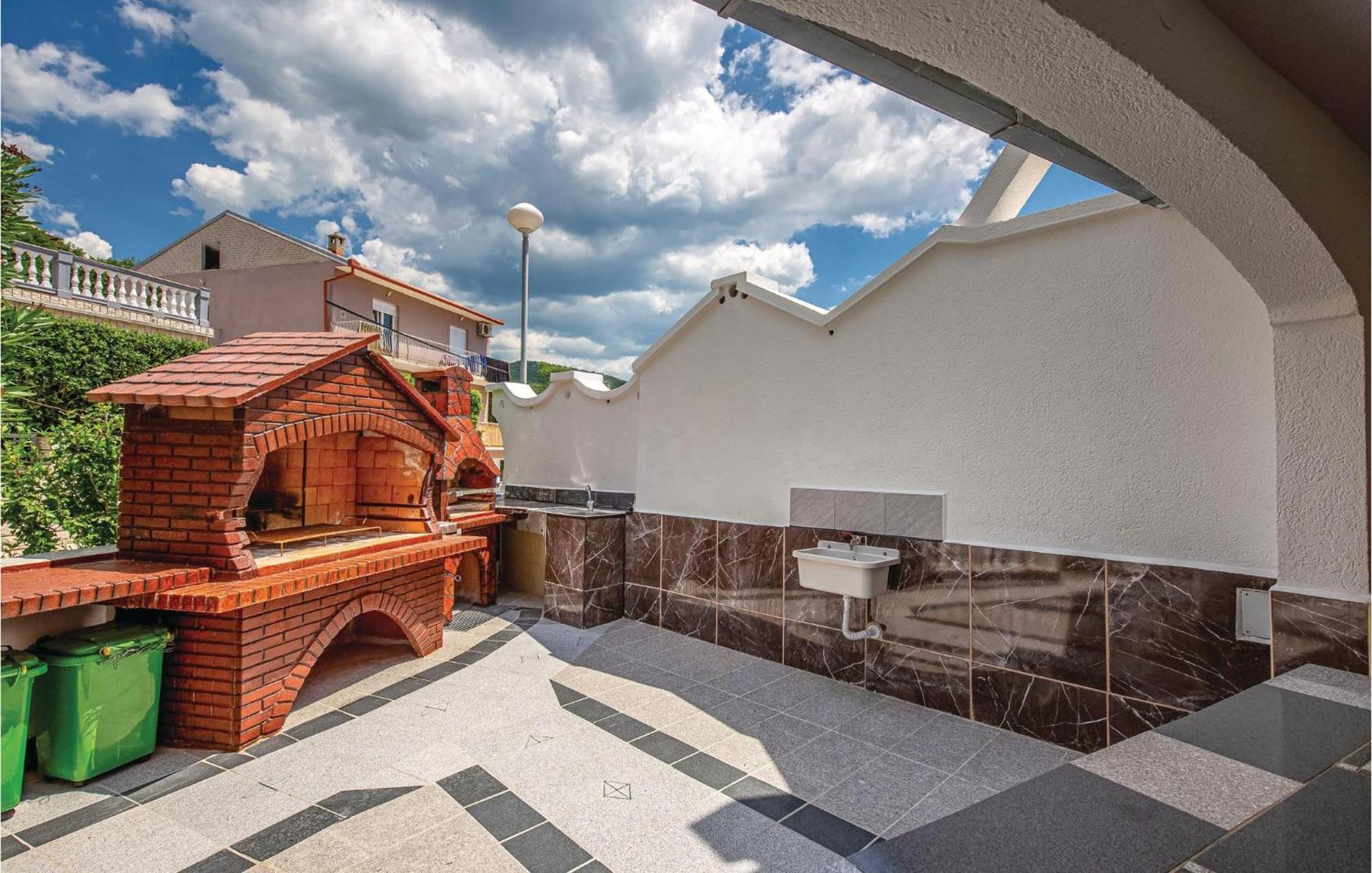 Nice Apartment In Crikvenica With Kitchen Exteriör bild
