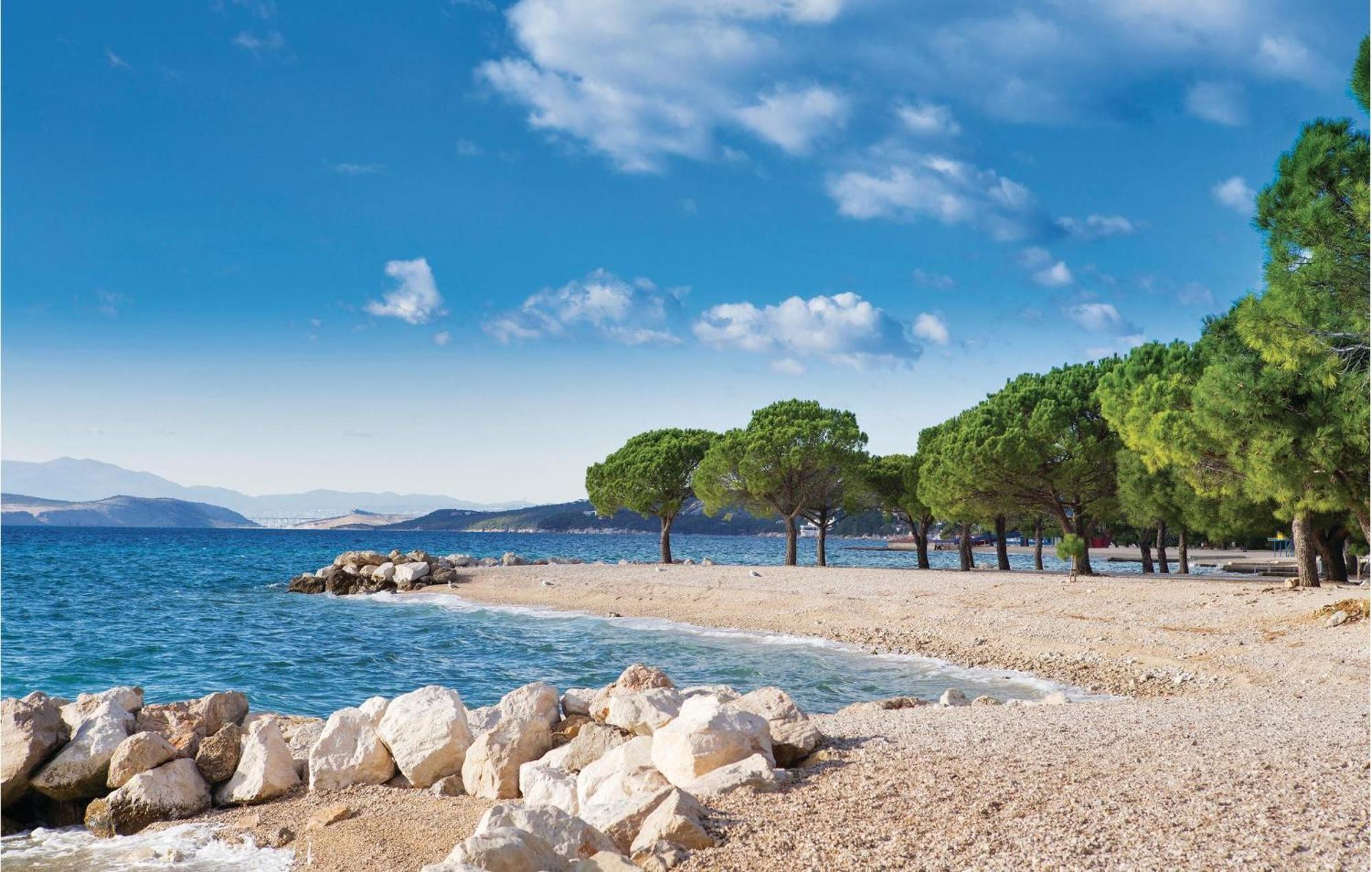 Nice Apartment In Crikvenica With Kitchen Exteriör bild
